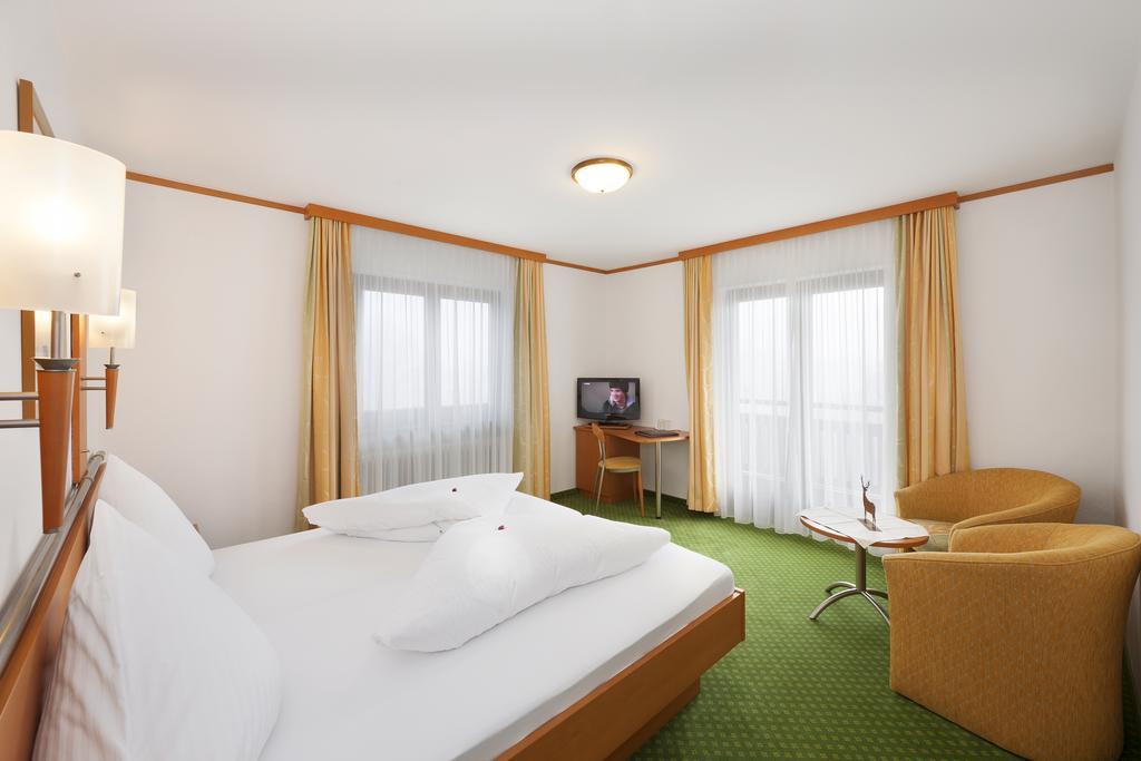 Ferienhotel Tyrol Soell Am Wilden Kaiser Ruang foto