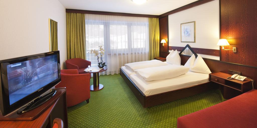 Ferienhotel Tyrol Soell Am Wilden Kaiser Ruang foto